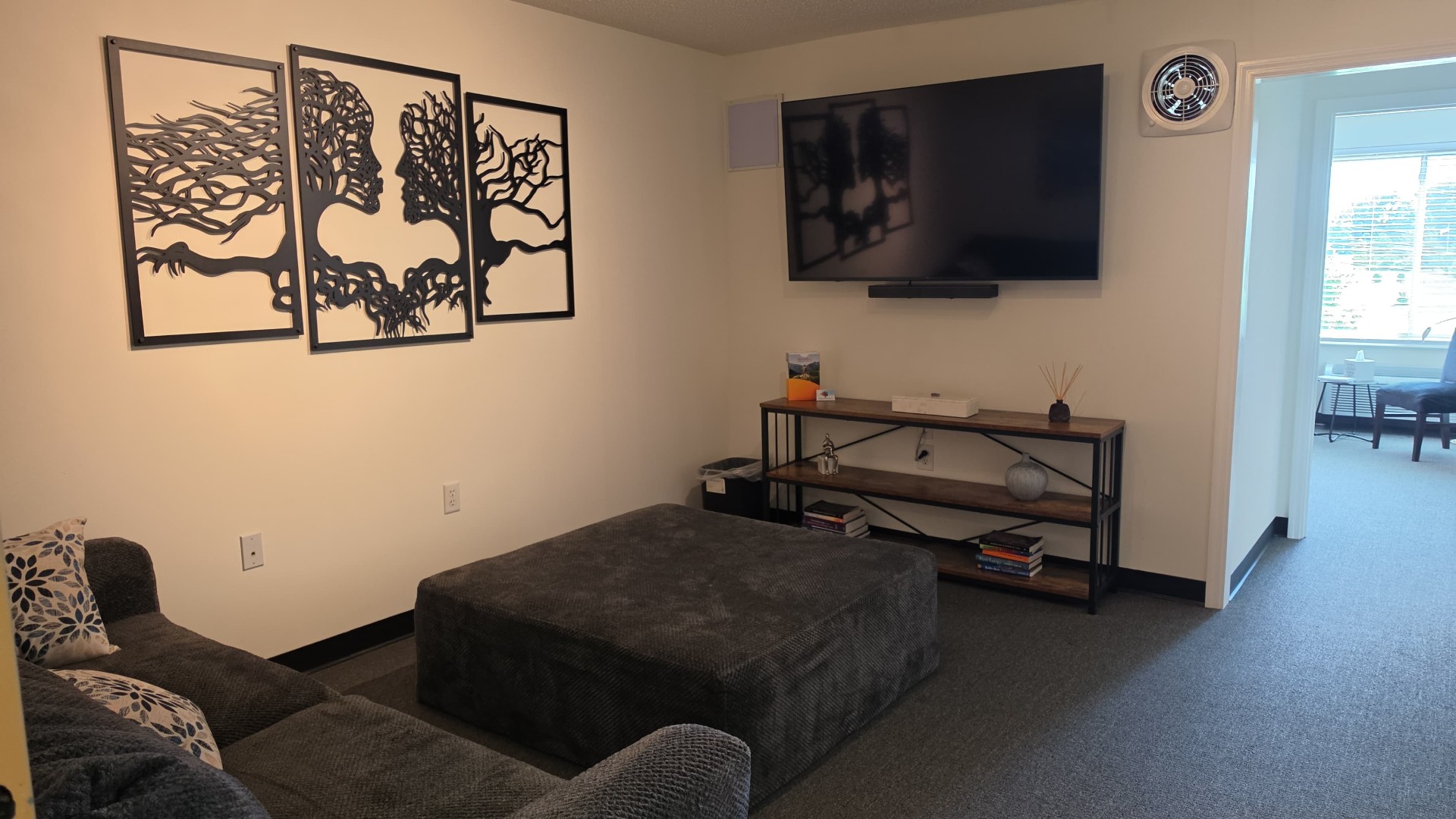 Welcoming lounge area at Thinking Therapeutics